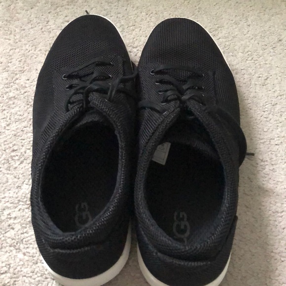 Men Ugg Sneakers size 11 - Picture 3 of 4